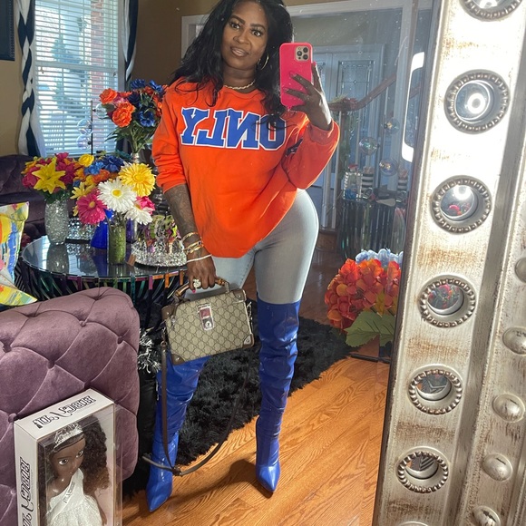 GISELE! - Picture 2 of 2